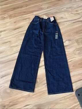 New With Tags Levi’s Cinch High Rise Straight Leg jeans 27x31